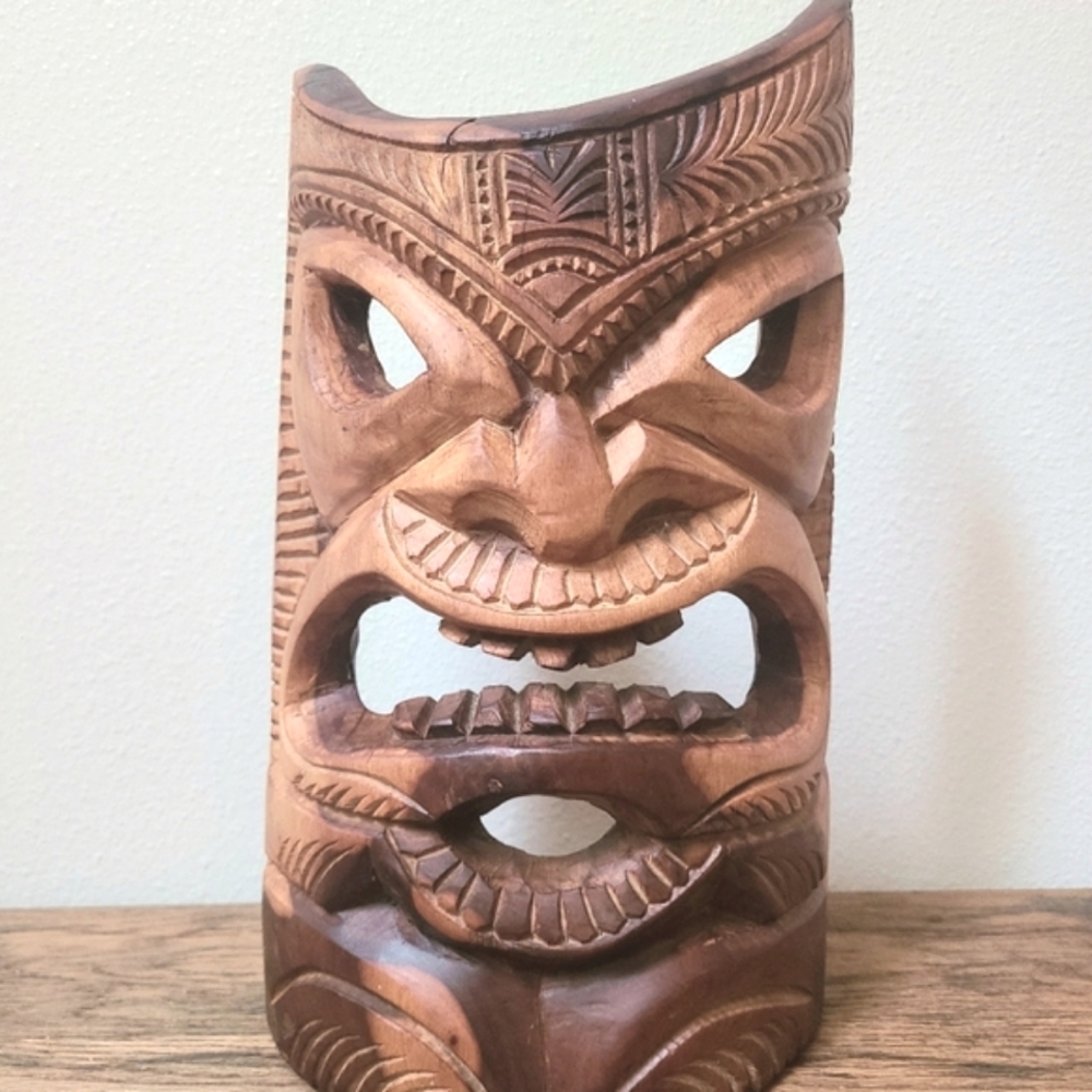 Carved Wood Tiki Mask, Folk Art Hawaiian/Polynesian Sculpture - Picture 5 of 7